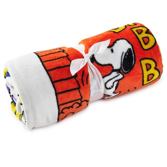 Hallmark & Peanuts Bedding Nwt Hallmark Peanuts Trickortreat Snoopy